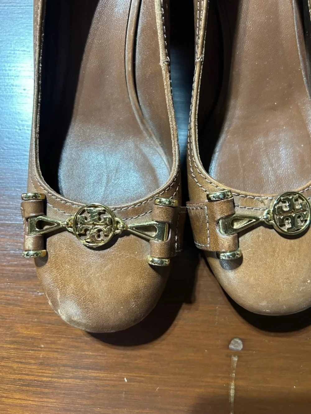 Tory Burch Brown Leather Logo Detail Low Heel Pumps